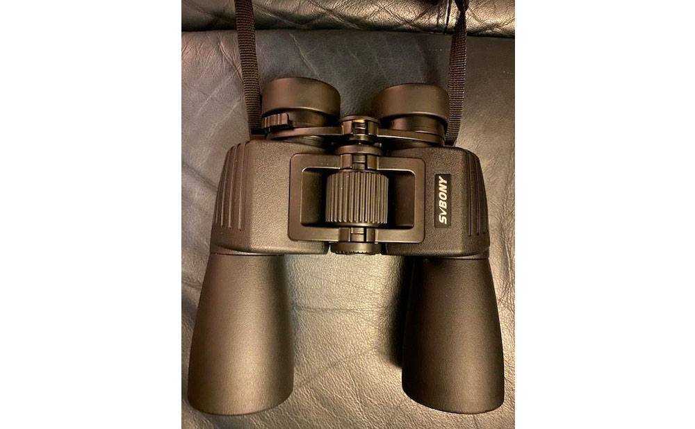 The Svbony SA204 10 x 50 binocular